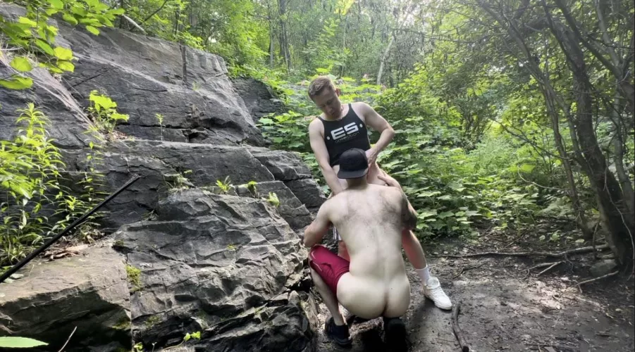 I run into this hot dude in the forest and got fucked pretty hard