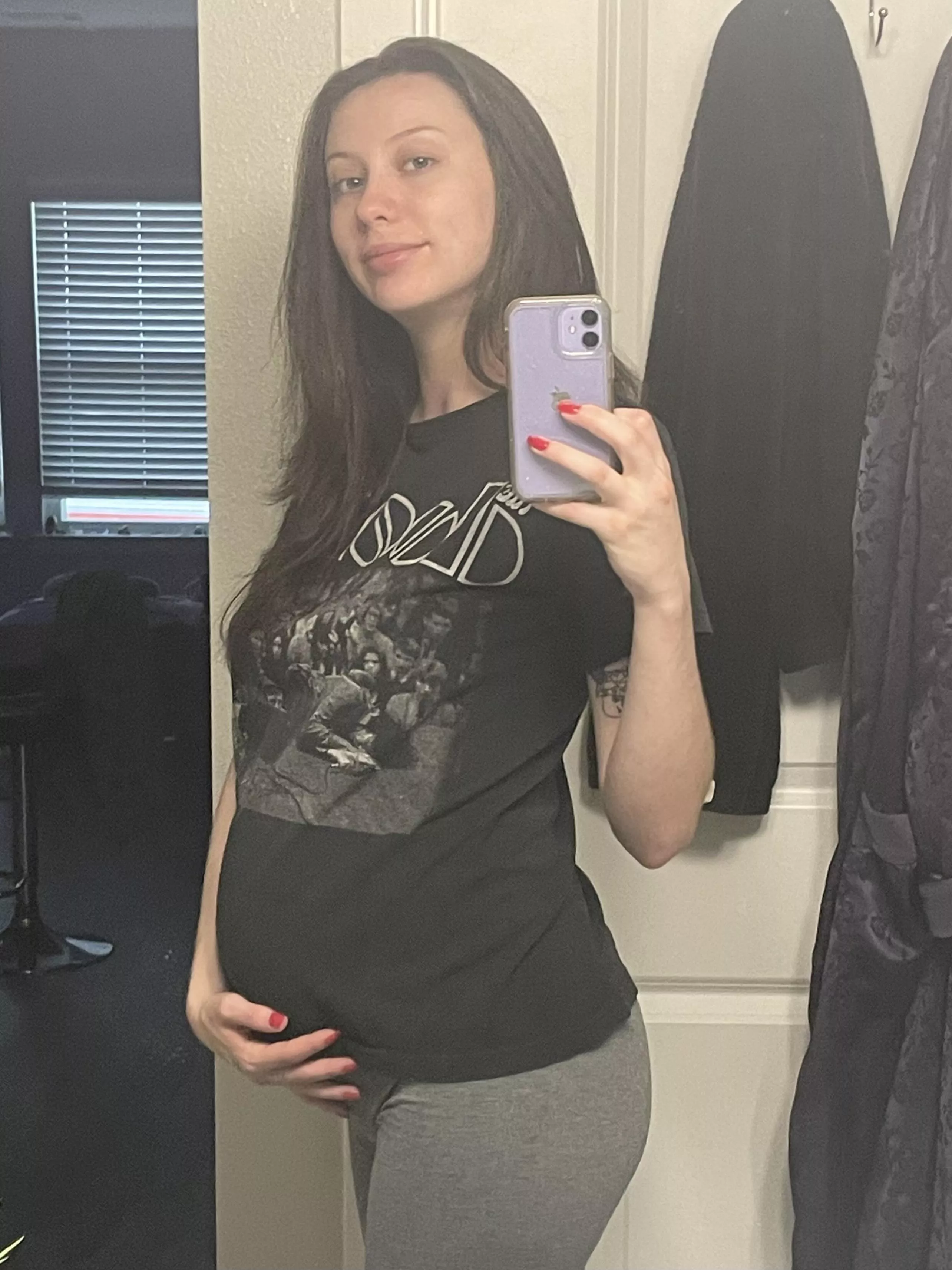 Not sure which has grown more, my bump or my butt😅