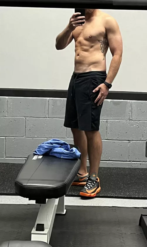 Peachy gy[m] buddy wanted: inquire within 😉