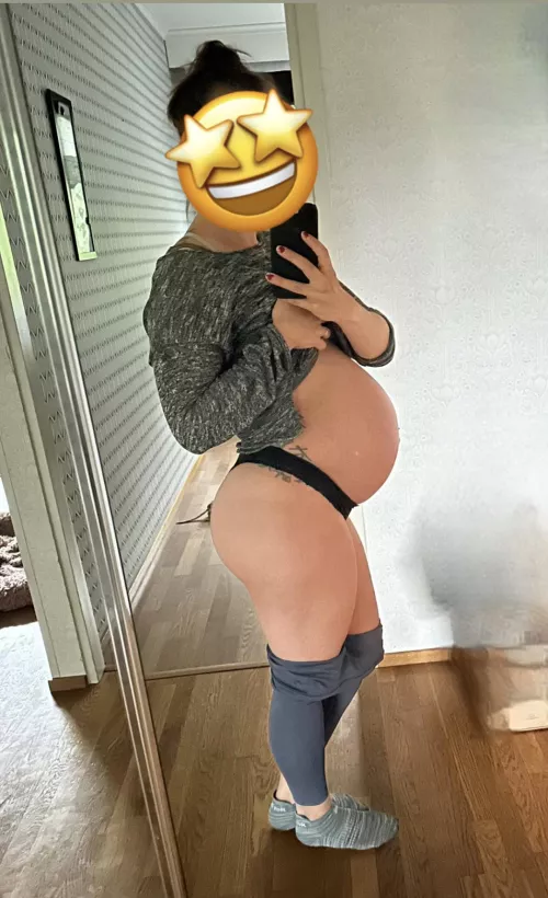 Round and cute pregnancy belly
