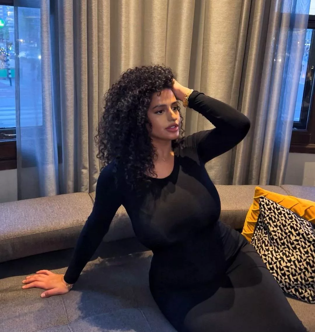 She tried an all black outfit to cover it up