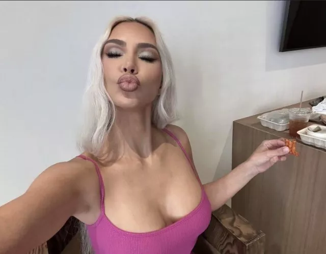 she wants it all over her busty face fuckkk