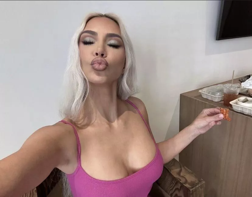 she wants it all over her busty face fuckkk