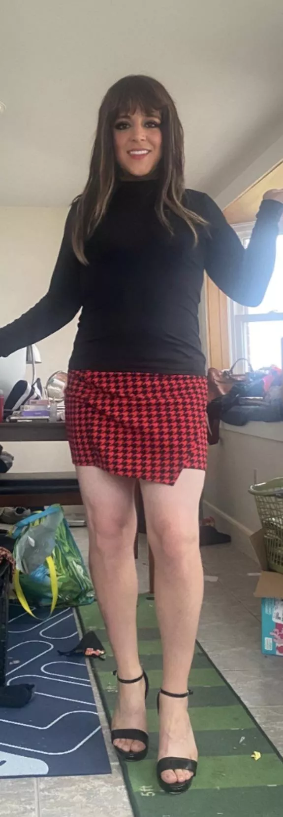 Short skirts are my weakness 🌈💗