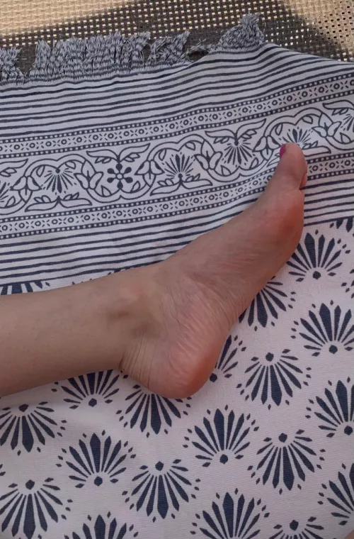 Stick your tongue out and rub it in my soles at the beach