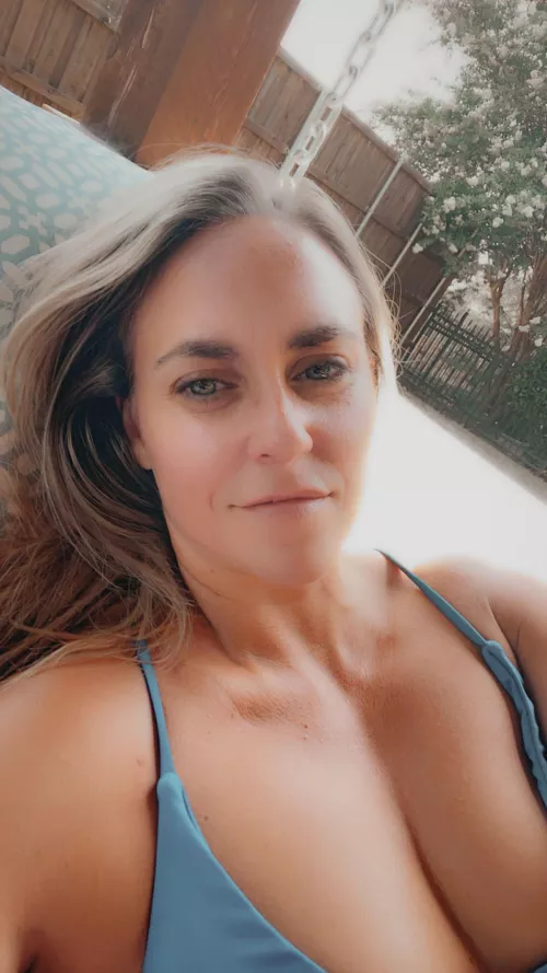 Wanna hang out with me on this sunny day