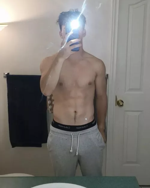 18 Canada. Fit bros hmu with a snap? edmondh.e