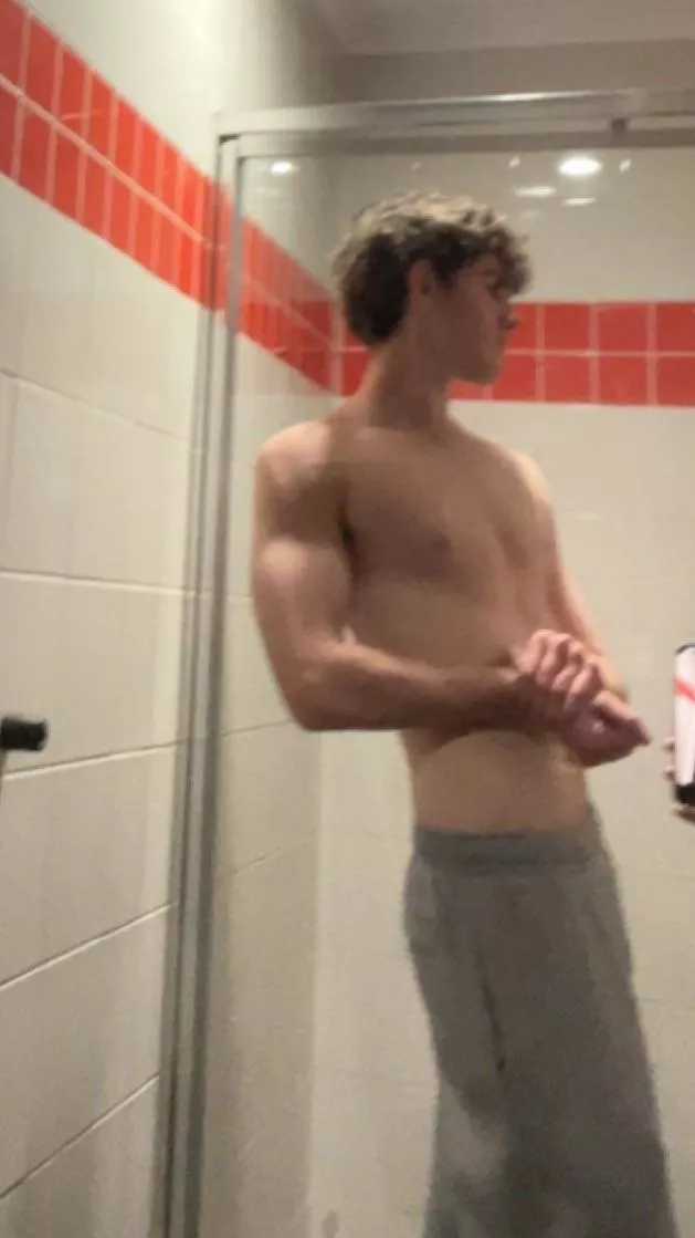 18m pm for Snapchat if you want to see more. Older only