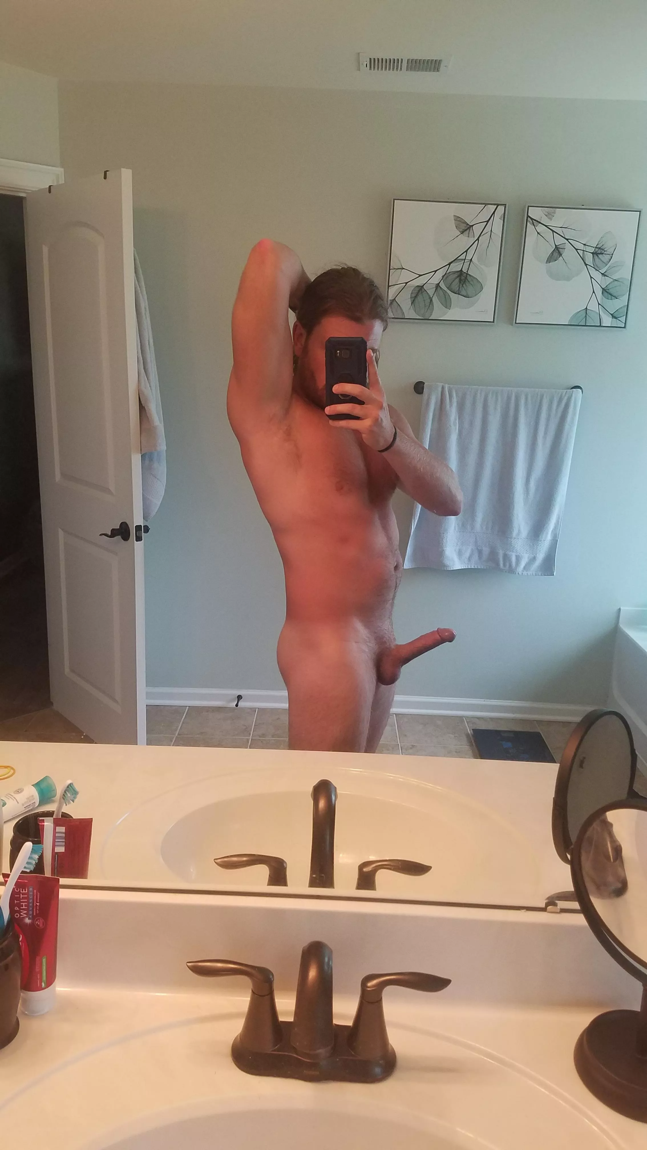 [36] And my wife left me for a beach weekend like this, what can I do😫