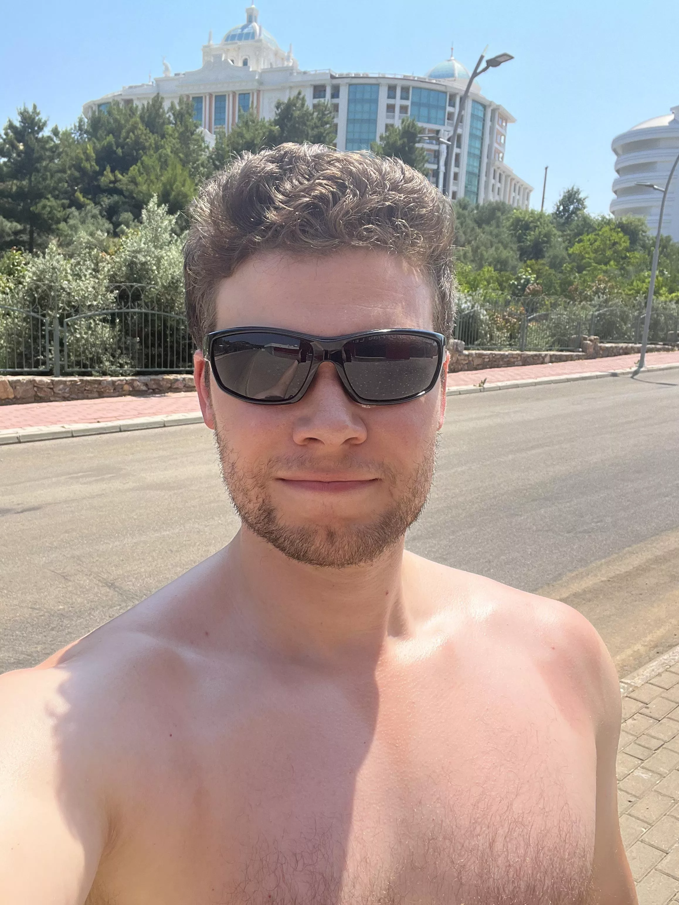 Alone in the Mediterranean sun while bf is in the gym 🙄