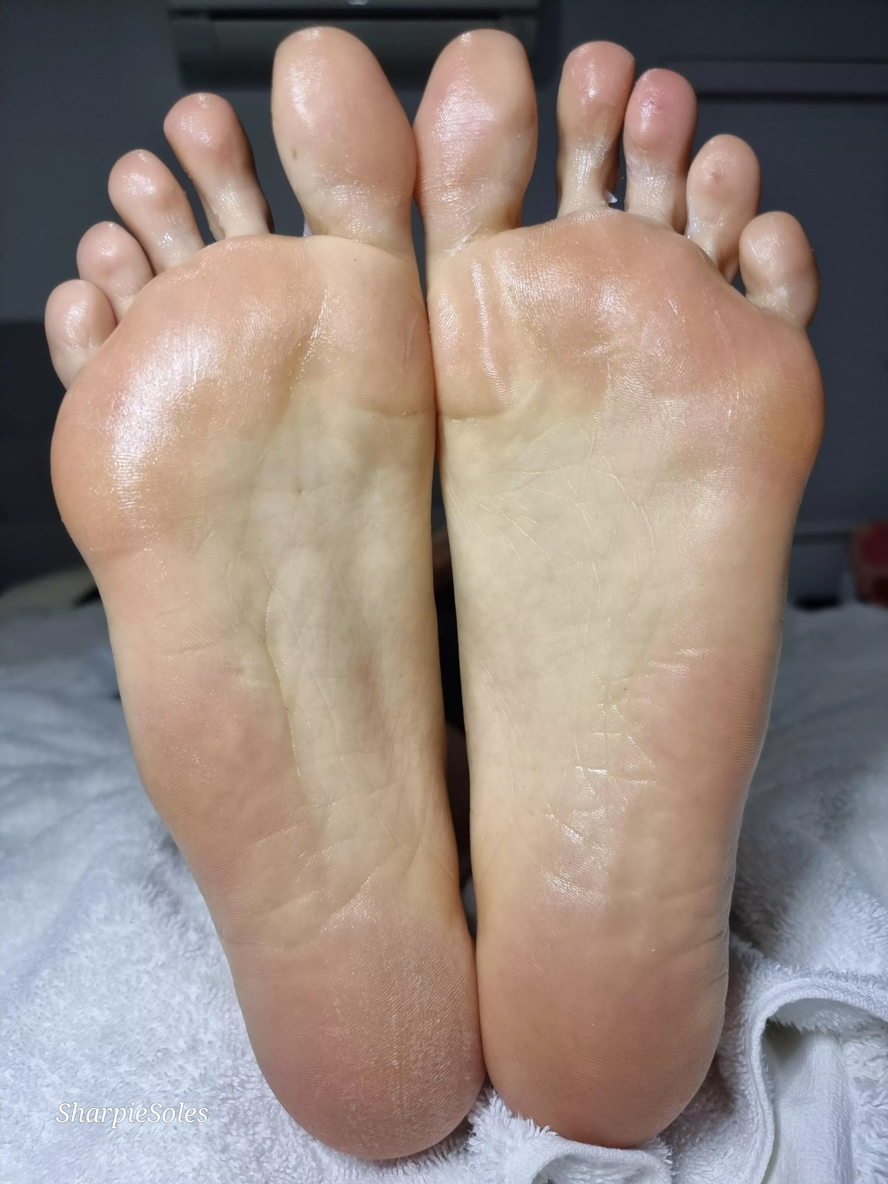 Any fans of big soles in this sub?