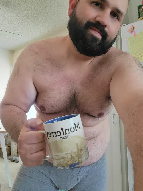 Buenos dias chicos, getting my day started with some coffee, but wouldn't mind a little cream (only organic and straight from the source, of course.)