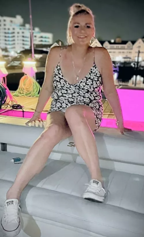 Cute white shoreline slip Converse