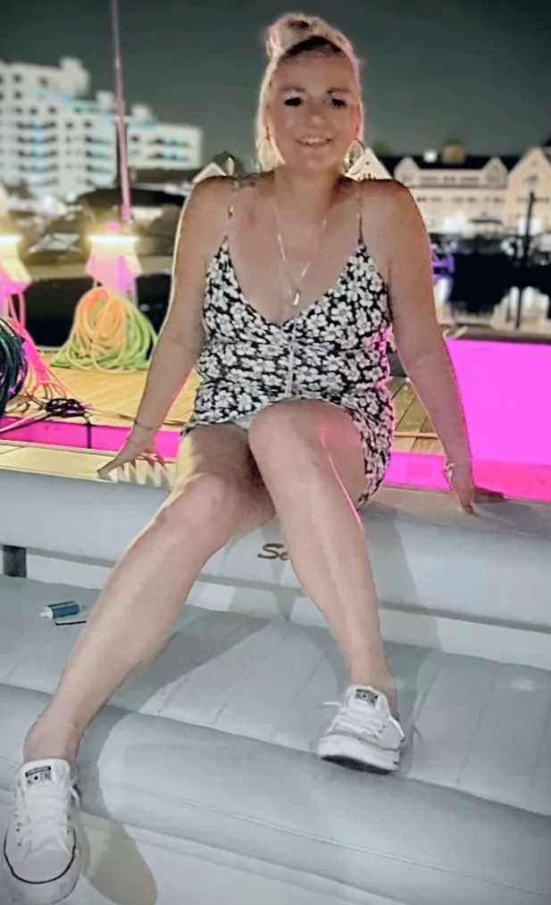 Cute white shoreline slip Converse