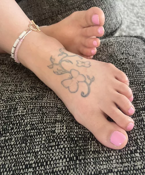 Do my feet look pretty?