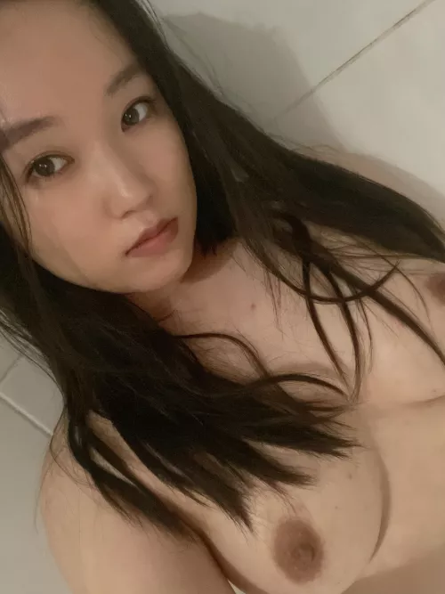 Feeling lonely in the shower 🥺 maybe you can join me