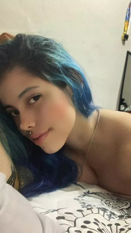 Fridays is for staying bed naked😂