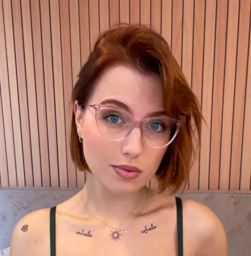 Hello, I'm a 30 Y/o stepmom that doesn't truly fell confident with his face :)