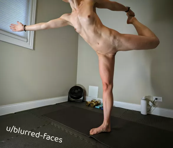 Hold me closer, no-pants dancer ;) 🎶