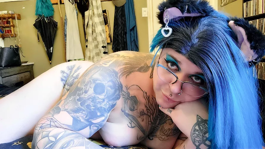 Home from work, all showered and clean 😋