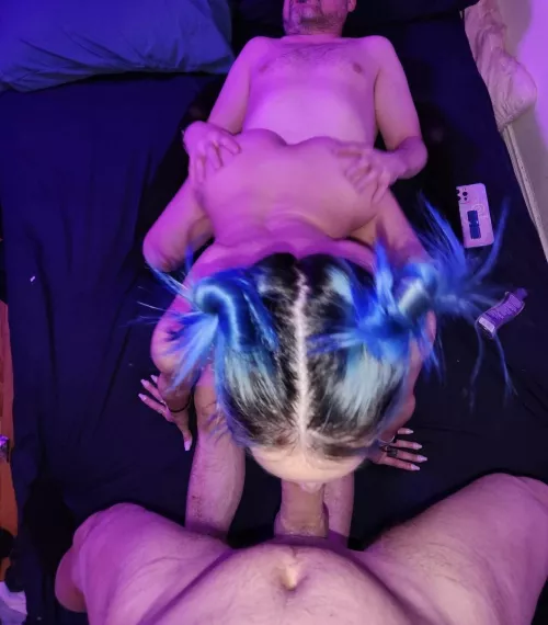 I absolutely fkn love being between two 🍆😈😏