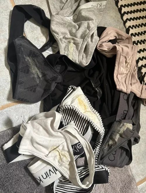 Lots of pairs to sniff, get on it 😉