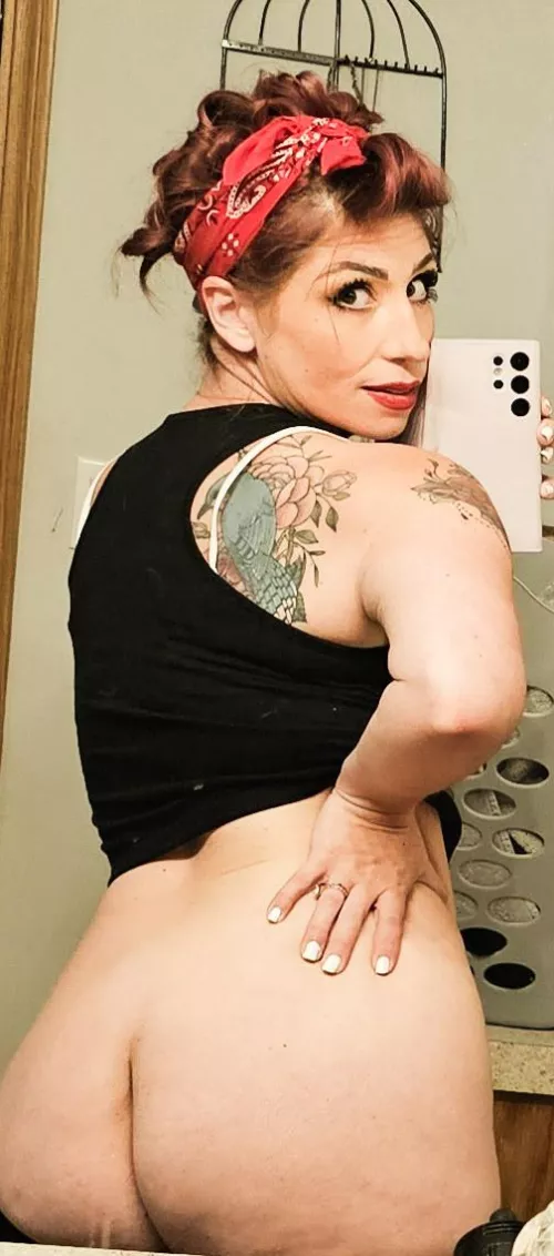 MAKES THE PANTIES DROP. Will you be my candy man?