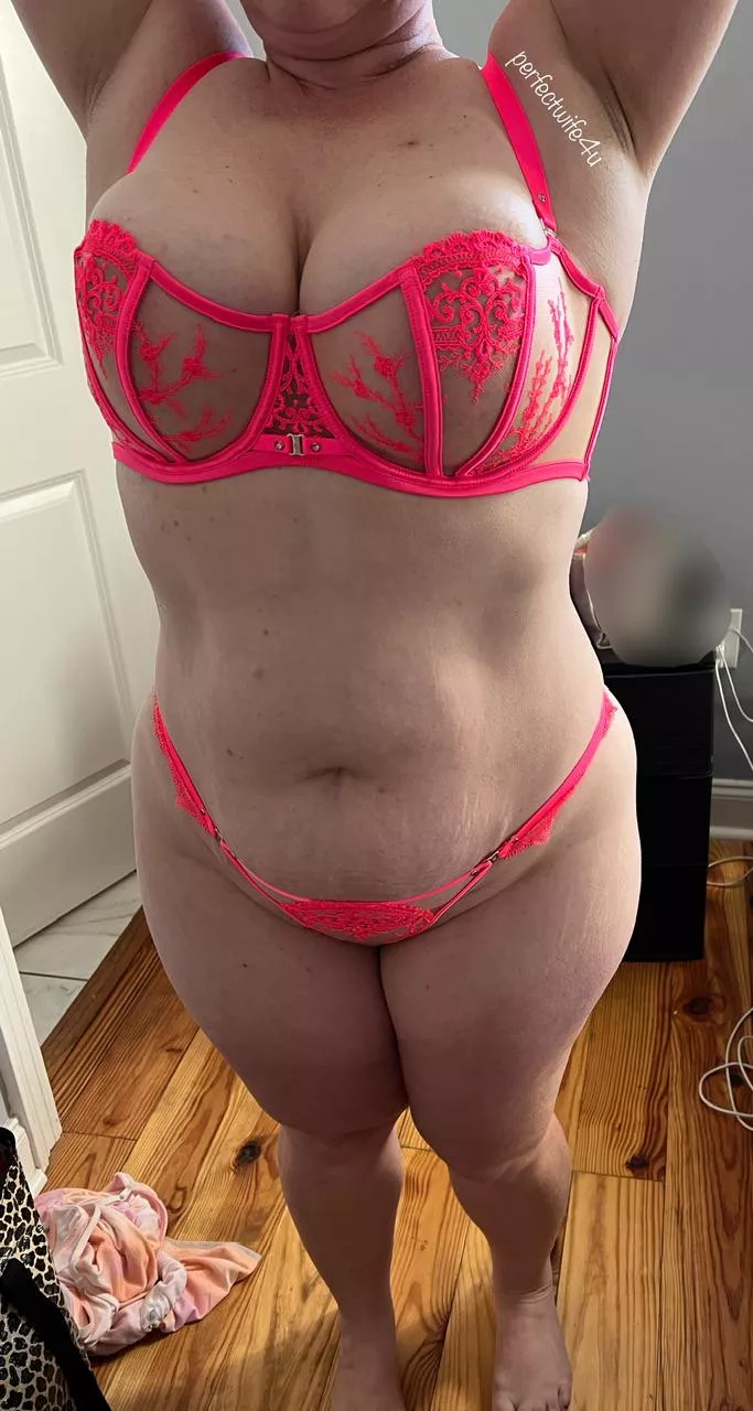 Mature MILFs wear sexy things for their men