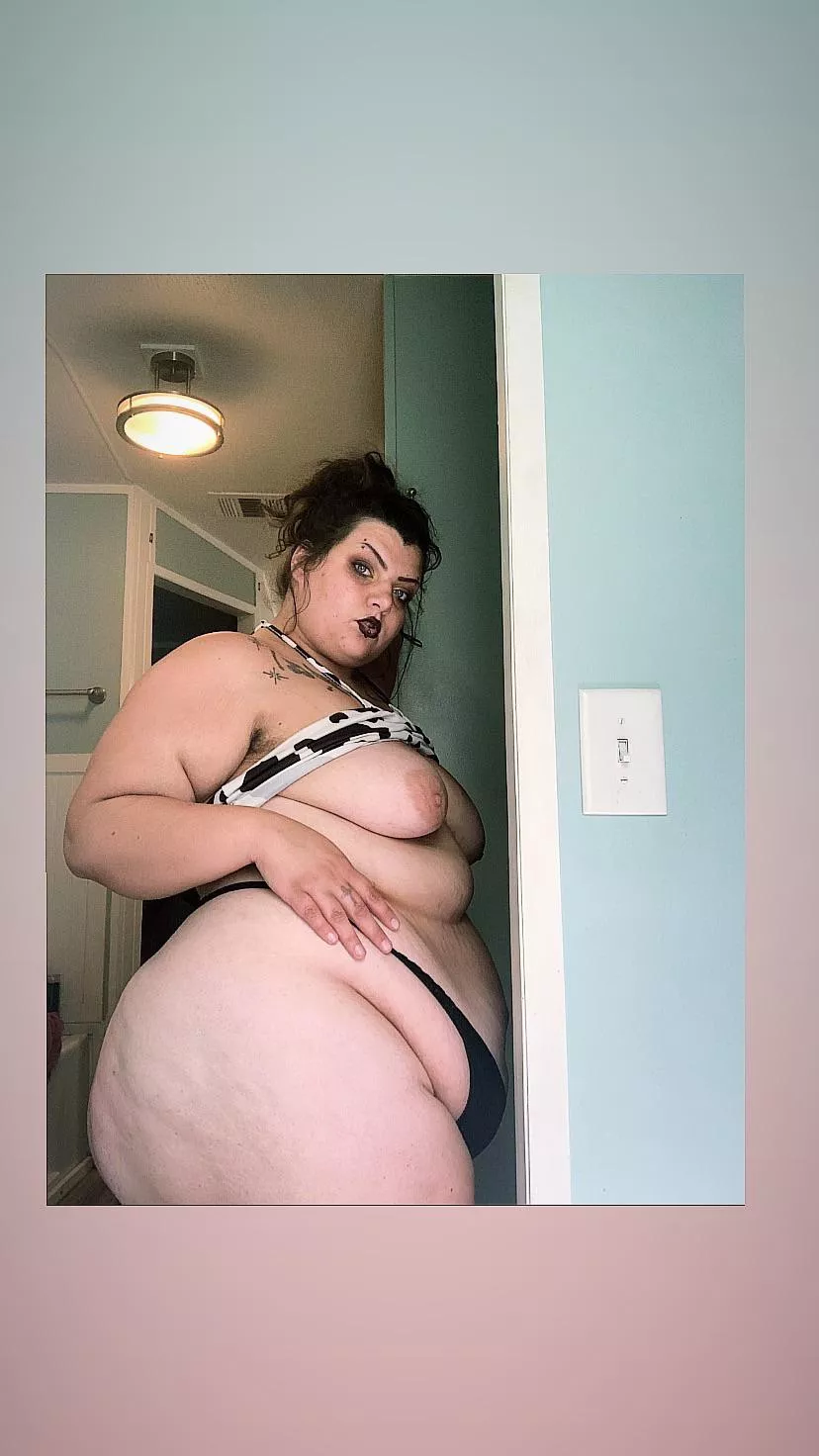 My belly looks so cute😘