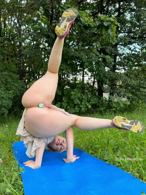 Plugged yoga mmm😋