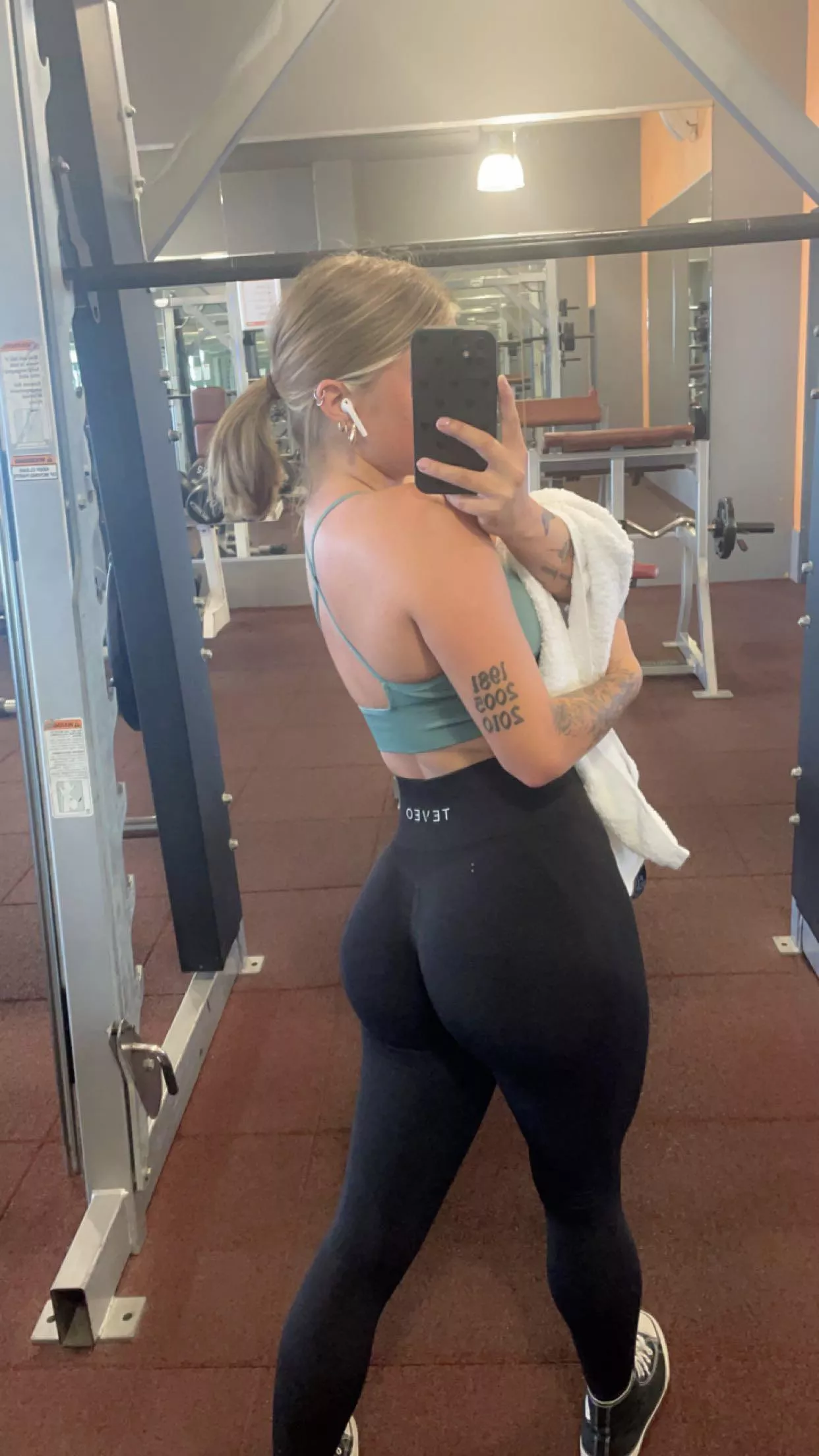 say hi if you wanna slap that ass