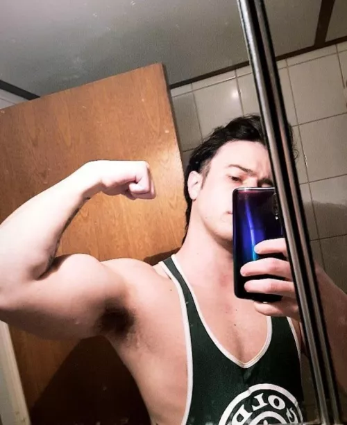 Smell daddy's armpits