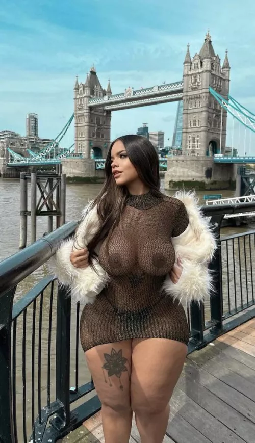 This babe is sooooo thick