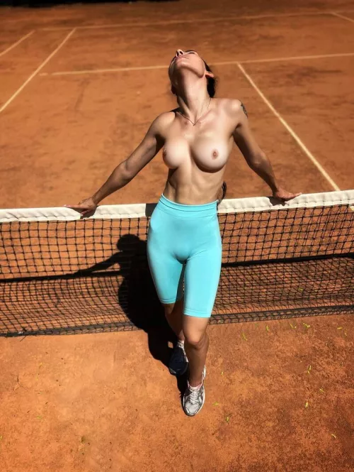 Who can beat me at tennis if I play like this?🎾 [f]