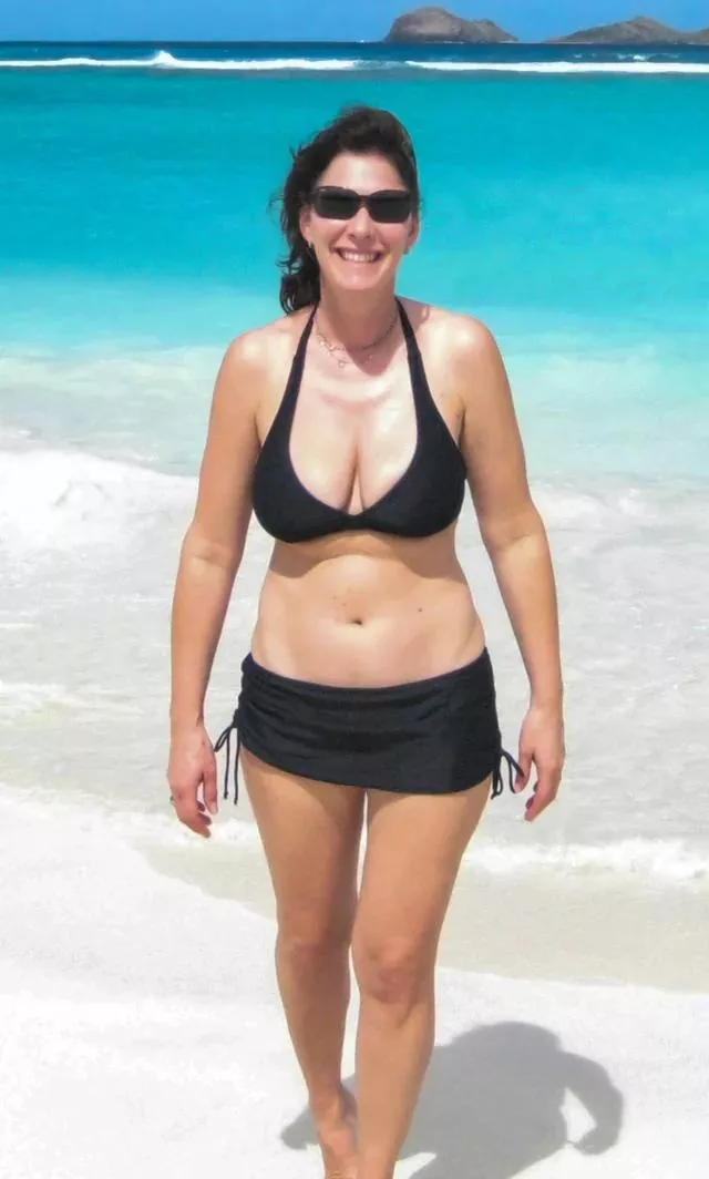 Would love to watch her fuck some other guys