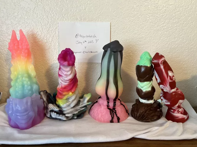 WTS 5 Toys — Rainbows & Knots Edition! More info below