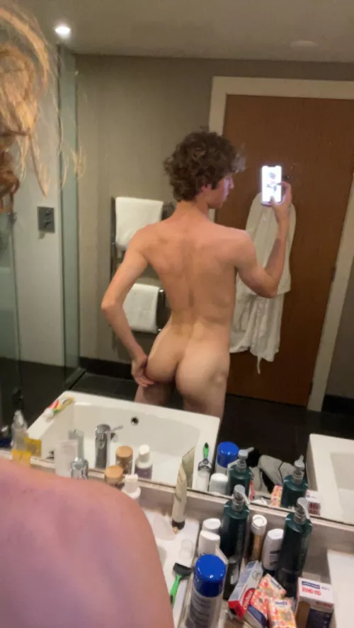 18 need a big cock and hot body im so horny @jakeriley597