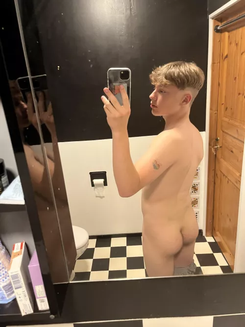 18 Wish you could breed this ass
