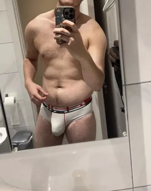 21 uk! Rugby college jock just got back from practice and horny af! Hmu if you wanna help me! Hairy ++ jock++ rugby ++ sc:Danimagii