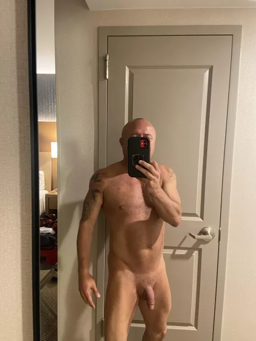 [51] Single dad on vacation. Fresh out of the hot shower. Opinions welcome.
