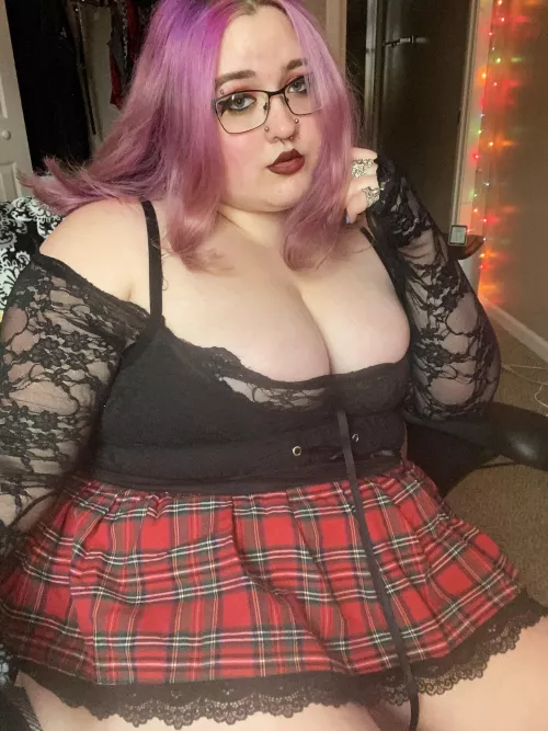 big titty goth gf at your service :)