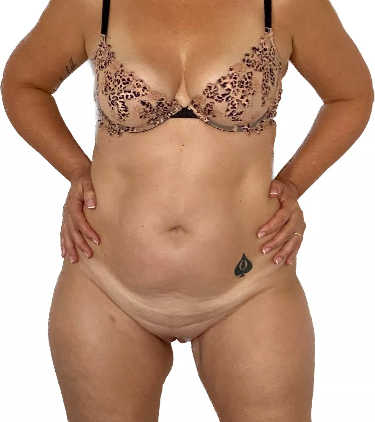 Do you like my bra? I have the matching panties somewhere....