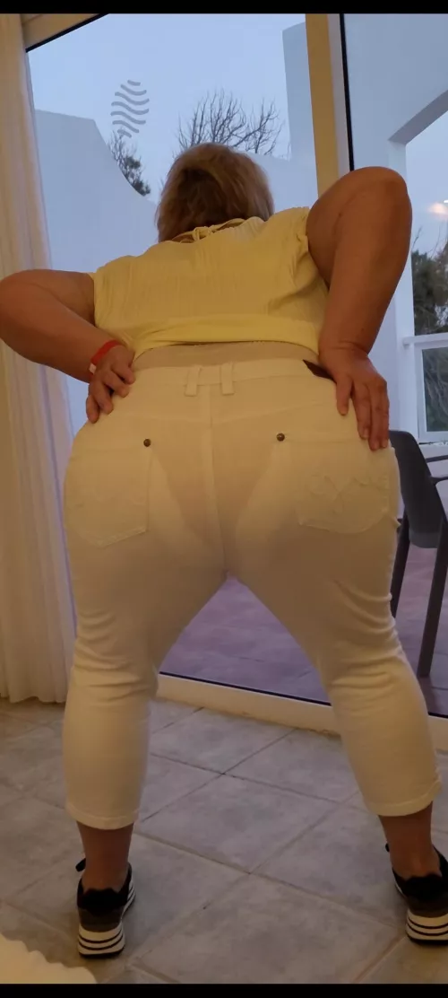 German BBW Jessi in Diaper- What would you do when u see me on the street like this?