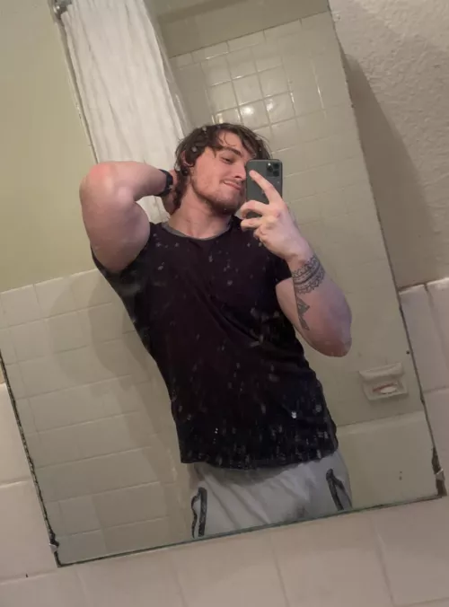 Grey sweats are comfy 😏