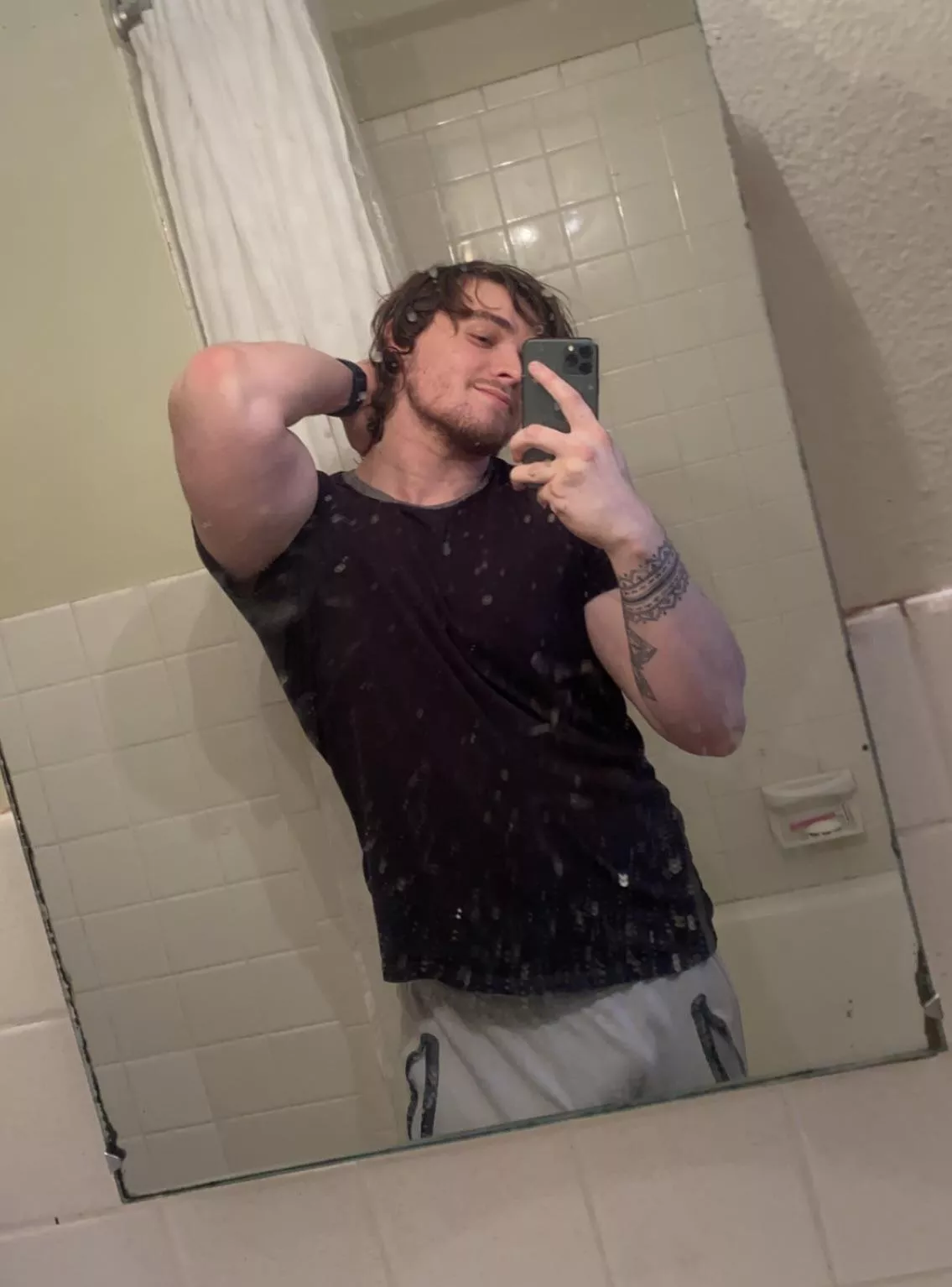 Grey sweats are comfy 😏