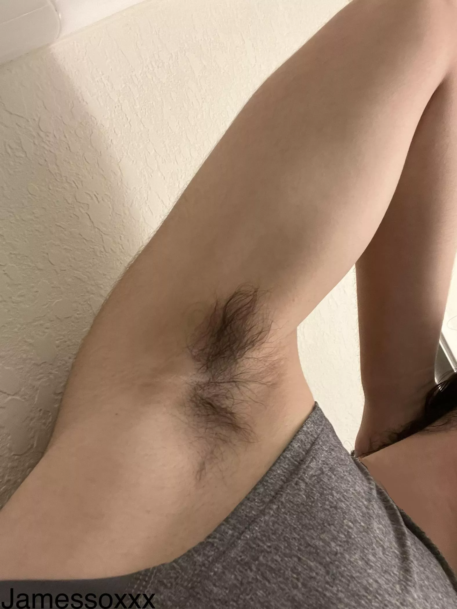 I bet you wish you could inhale the ripe scent of my pits😈👃