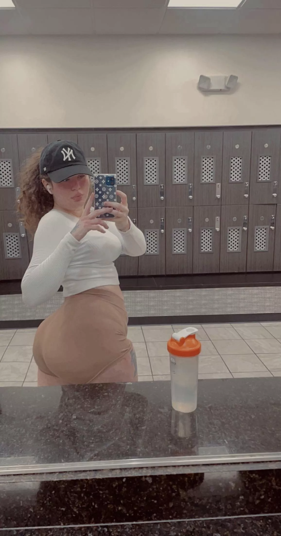 i clearly dont skip leg day🙈(f)