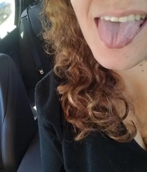 I like to be a tease but I'd like you to fill my mouth for me too 😏