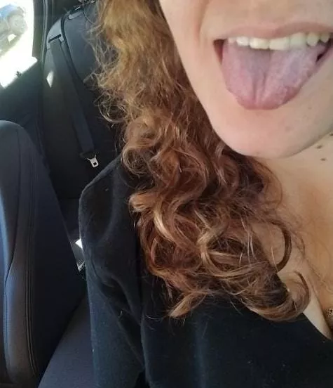 I like to be a tease but I'd like you to fill my mouth for me too 😏