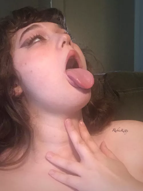 I love keeping it open👅